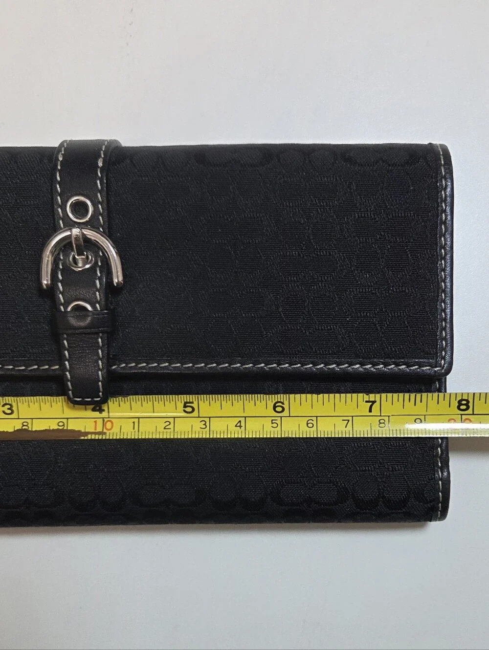 Vintage Y2K Coach Hamptons Black Signature Jacquard Wallet Buckle Detail
